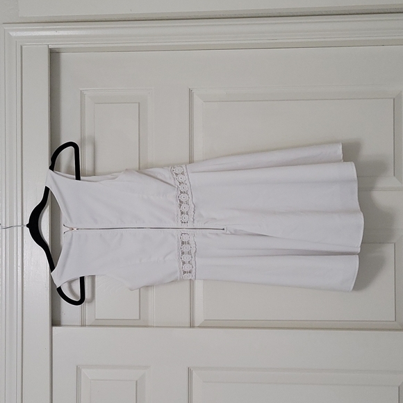 Beautiful white dress - Picture 2 of 5